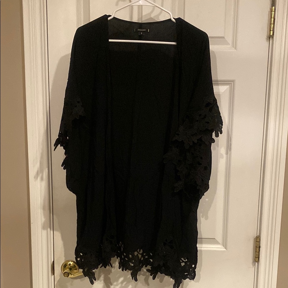 Stella & Dot Black Lace Trim Kimono